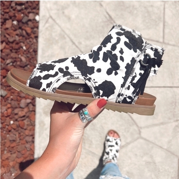 Very G Libra Black Cow Animal Print Western Sandals Shoes Size 7 - Picture 1 of 7